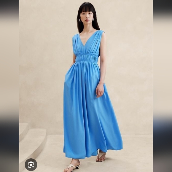 Banana Republic Dresses & Skirts - Banana Repluic Cascade Silk Maxi Dress